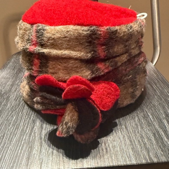 LAFENICE Cozy Red and Brown Plaid Women's Hat Made In Italy - Picture 1 of 8